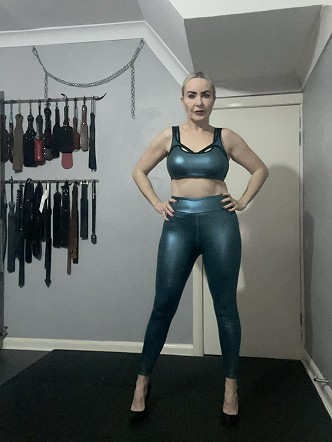 Miss Jessica Wood in leggings perfect for facesitting