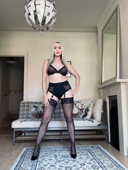 Hertfordshire (Herts) Mistress - Miss Jessica Wood